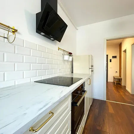 Cozy Corner Apartment *
