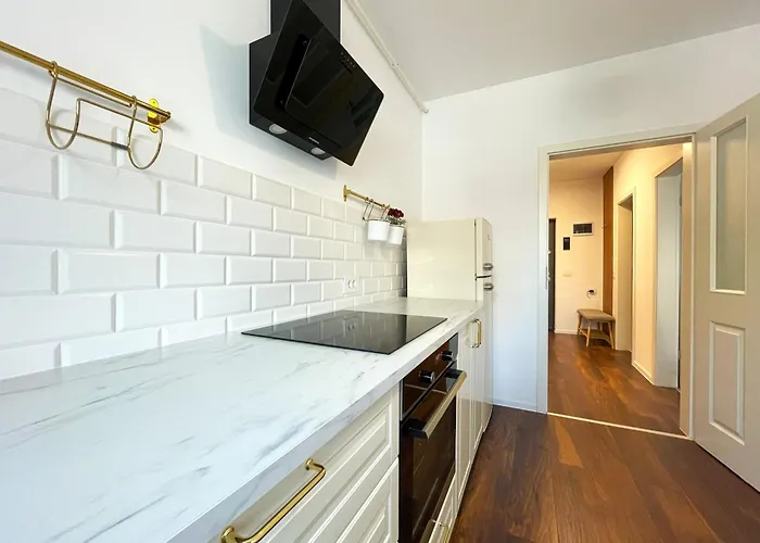 Cozy Corner Apartment *